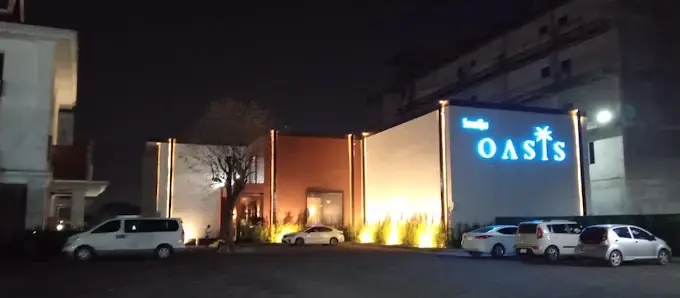 오아시스 가라오케 야간 전경